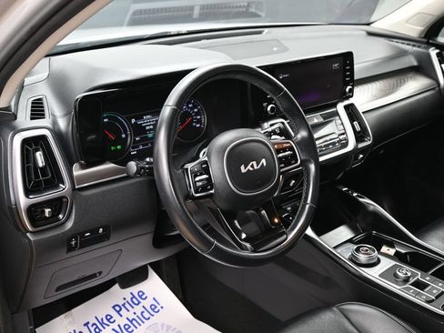 Used 2022 Kia Sorento S FWD image 17