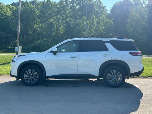 Used 2024 Nissan Pathfinder SV AWD/4WD image 5