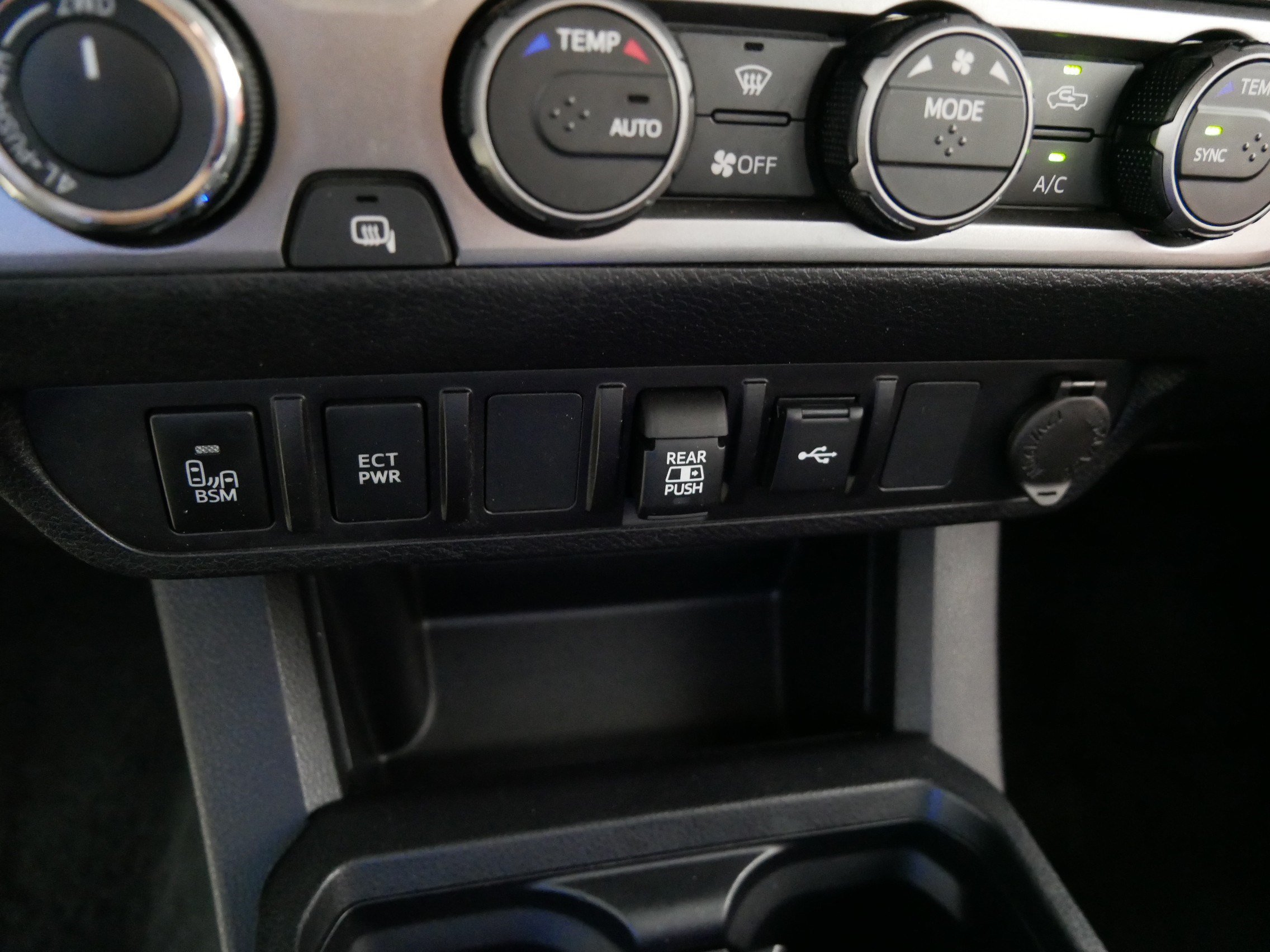 Used 2023 Toyota Tacoma SR5 w/ Technology Package AWD/4WD image 29
