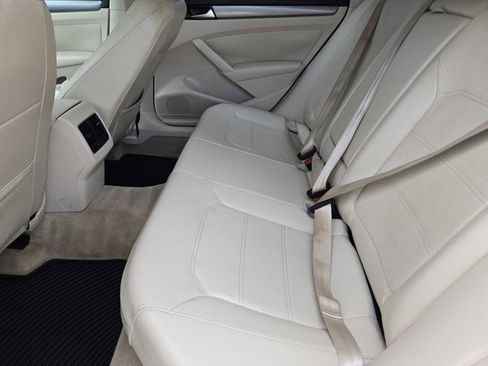 Used 2015 Volkswagen Passat TDI SE image 30