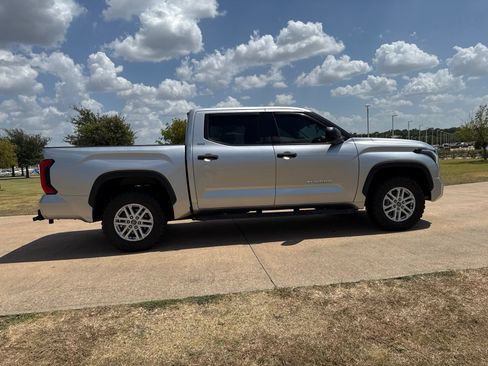 Used 2022 Toyota Tundra SR5 AWD/4WD image 17