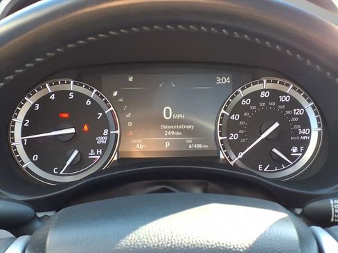 Used 2022 Toyota Highlander XLE image 11