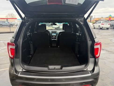 Used 2018 Ford Explorer Platinum image 17