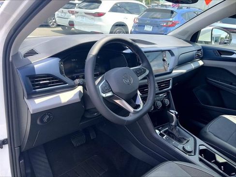 Certified 2023 Volkswagen Taos SE w/ Panoramic Sunroof Package AWD/4WD image 4