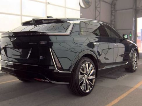 Certified 2025 Cadillac Lyriq Luxury w/ Nappa Leather Package AWD/4WD image 6