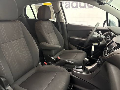 Used 2020 Chevrolet Trax LT AWD/4WD image 28