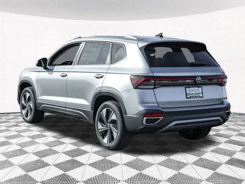 New 2025 Volkswagen Taos SE image 18