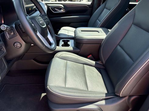 Used 2023 GMC Yukon SLT w/ SLT Premium Package AWD/4WD image 14