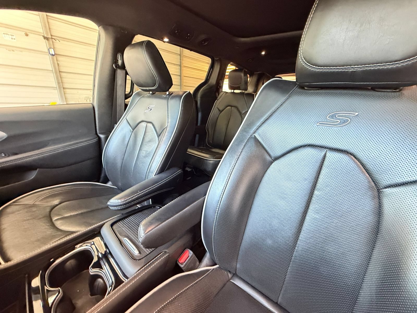 Used 2025 Chrysler Pacifica Limited FWD image 39