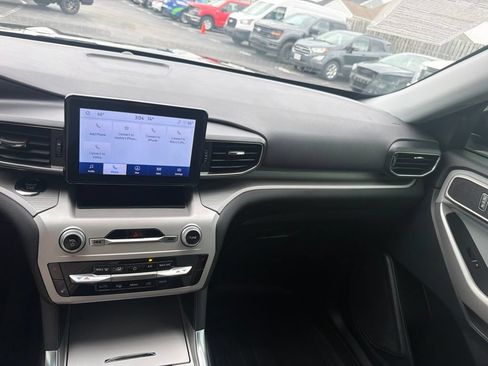 Used 2023 Ford Explorer XLT w/ Equipment Group 202A AWD/4WD image 28