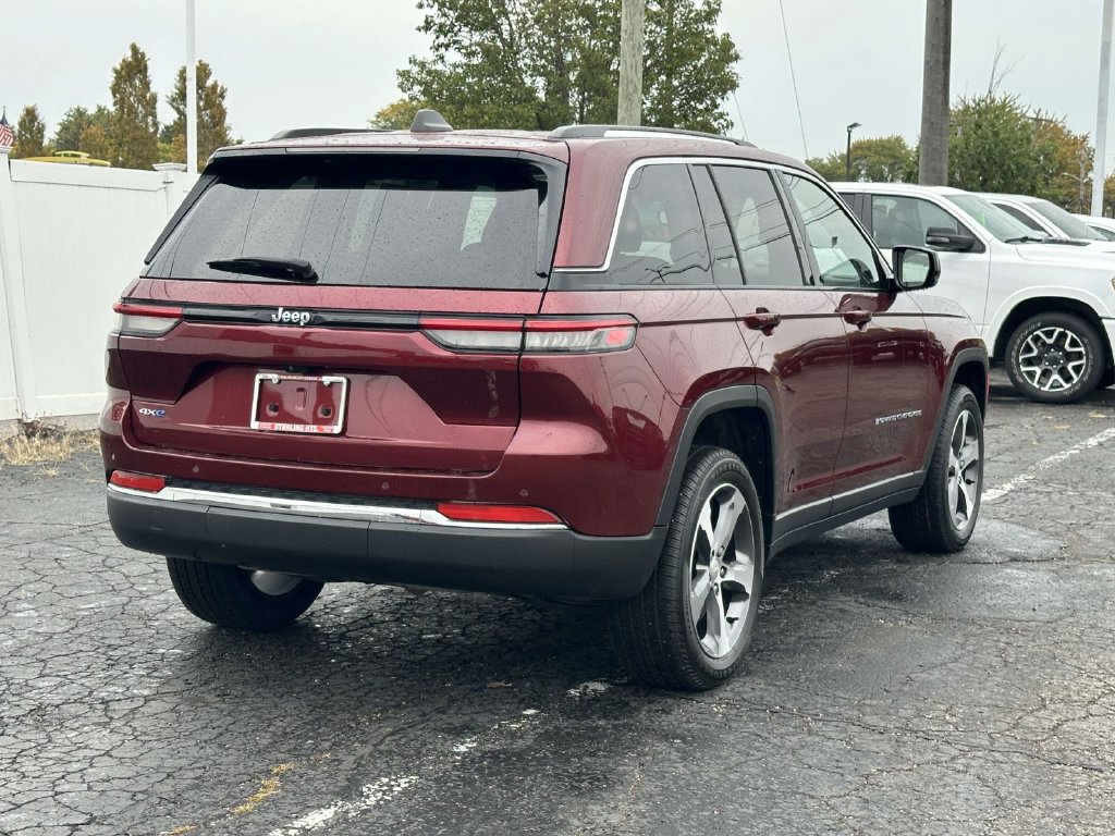 Used 2023 Jeep Grand Cherokee 4WD 4xe image 4