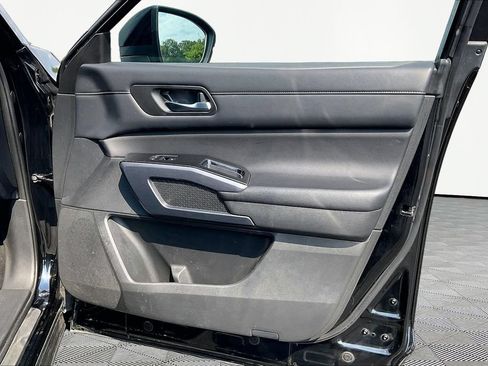 Used 2023 Nissan Pathfinder SL AWD/4WD image 31