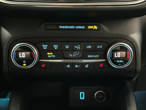 Used 2020 Ford Escape Titanium AWD/4WD image 9