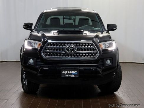 Used 2016 Toyota Tacoma TRD Sport AWD/4WD image 5