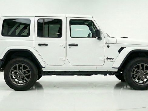 Used 2025 Jeep Wrangler Sahara image 11