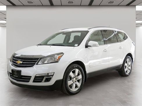 Used 2017 Chevrolet Traverse Premier image 2