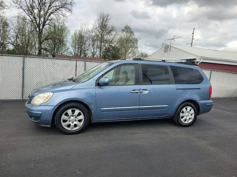 Used 2007 Hyundai Entourage GLS image 1