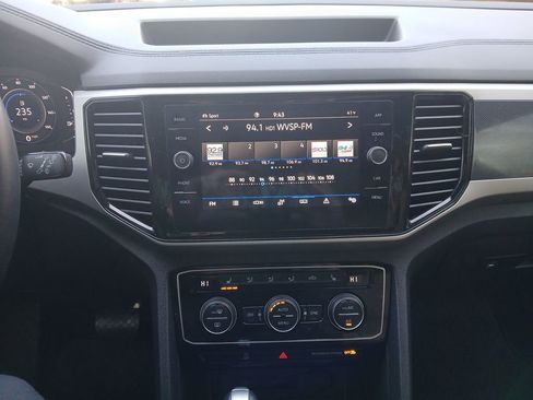 Used 2023 Volkswagen Atlas Cross Sport SE image 19