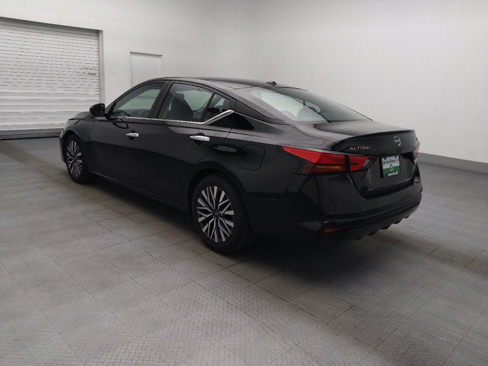 Used 2024 Nissan Altima 2.5 SV FWD image 3