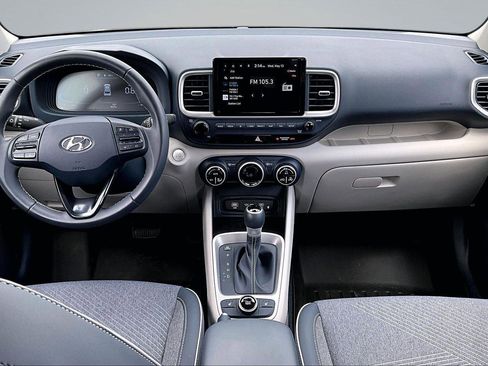 Used 2024 Hyundai Venue Limited FWD image 16