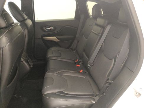 Used 2018 Jeep Cherokee Limited w/ Luxury Group AWD/4WD image 18