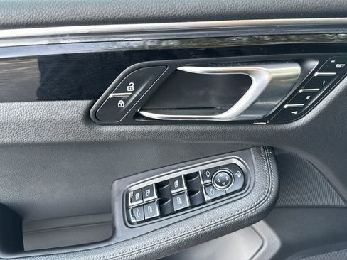 Certified 2023 Porsche Macan image 8