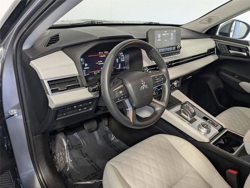 Used 2023 Mitsubishi Outlander SEL image 8