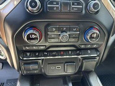 Used 2020 Chevrolet Silverado 2500 High Country w/ Technology Package AWD/4WD image 12