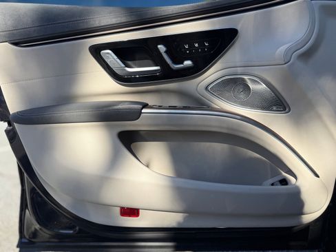 Used 2022 Mercedes-Benz EQS 580 580 w/ Exclusive Trim Package image 45