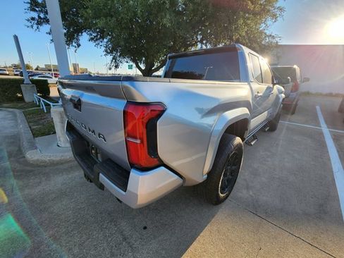 Used 2025 Toyota Tacoma SR5 AWD/4WD image 4