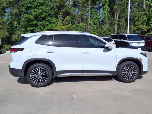 Certified 2025 Volkswagen Tiguan S image 4