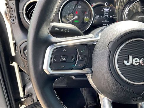 Used 2021 Jeep Wrangler Unlimited Sahara AWD/4WD image 15