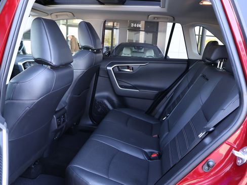Used 2020 Toyota RAV4 Limited image 17