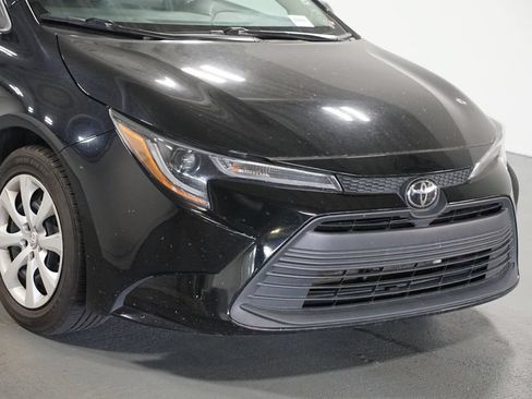 Used 2024 Toyota Corolla LE FWD image 4