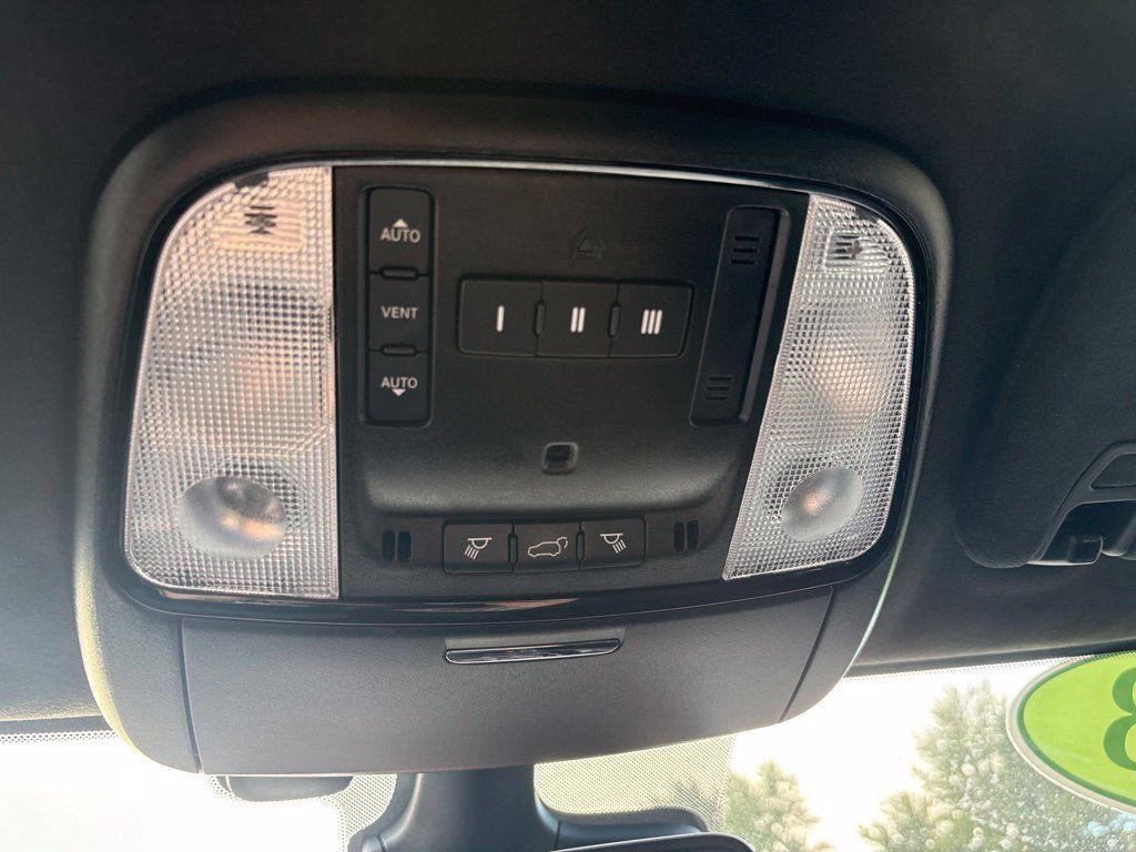 Used 2023 Dodge Durango R/T w/ Hemi Orange Plus Package AWD/4WD image 29
