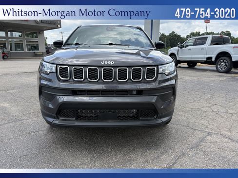 Used 2024 Jeep Compass Sport AWD/4WD image 3