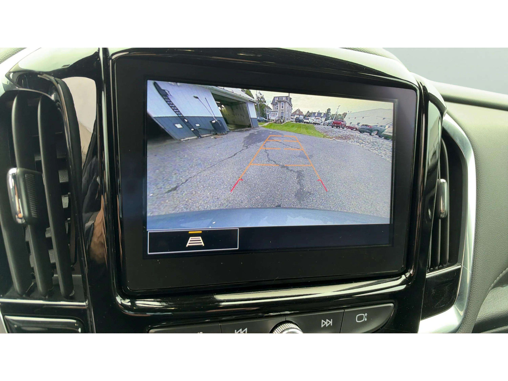 Used 2023 Chevrolet Traverse LT AWD/4WD image 19