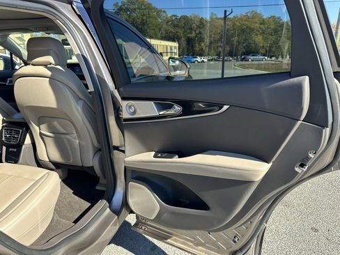 Used 2021 Lincoln Nautilus Reserve w/ Equipment Group 202A image 17