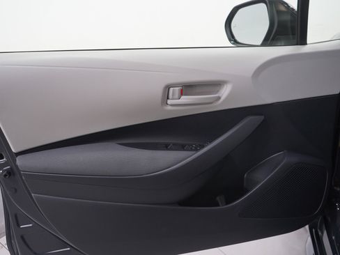 Used 2025 Toyota Corolla LE image 18