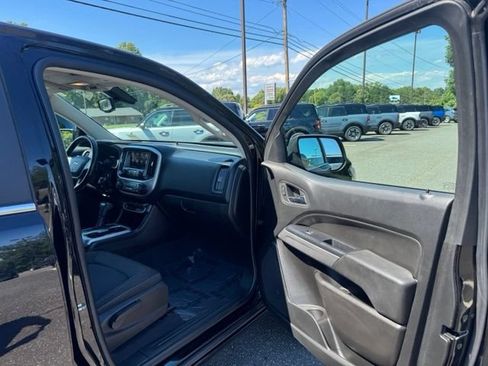 Used 2020 Chevrolet Colorado LT RWD image 16