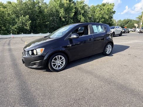 Used 2016 Chevrolet Sonic LT w/ Fun and Sun Package FWD image 34