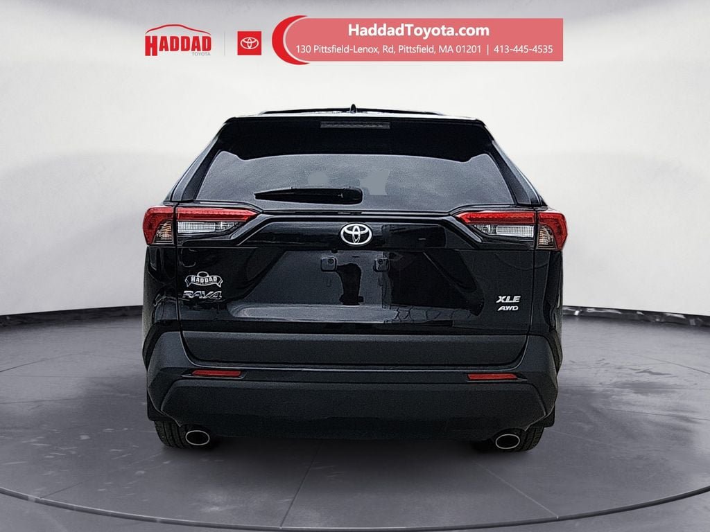 Used 2023 Toyota RAV4 XLE Premium AWD/4WD image 4