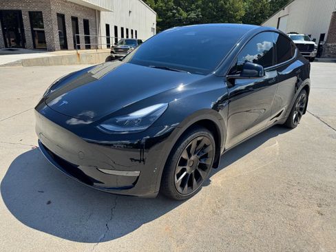 Used 2023 Tesla Model Y Long Range AWD/4WD image 9