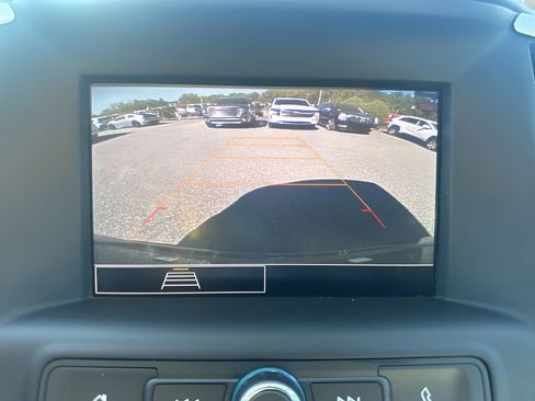 Used 2024 GMC Terrain SLE image 18