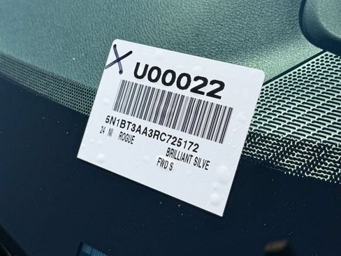 Used 2024 Nissan Rogue S FWD image 12