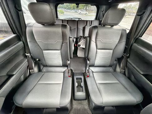 Used 2024 Lexus GX 550 w/ Accessory Package (2T) AWD/4WD image 26
