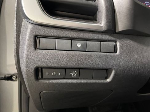 Used 2023 Nissan Rogue SV image 32