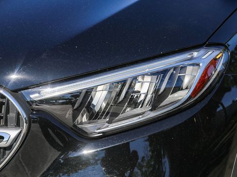 Used 2024 Mercedes-Benz GLC 300 4MATIC image 7