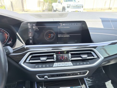 Used 2021 BMW X5 xDrive40i w/ M Sport Package AWD/4WD image 31