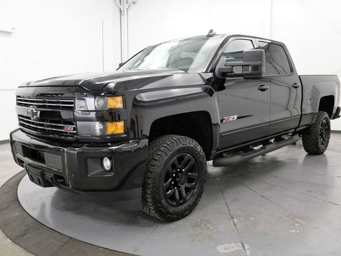 Used 2016 Chevrolet Silverado 2500 LT w/ Midnight Edition AWD/4WD image 3